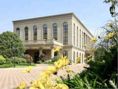 是一家都会型、专业化、租赁